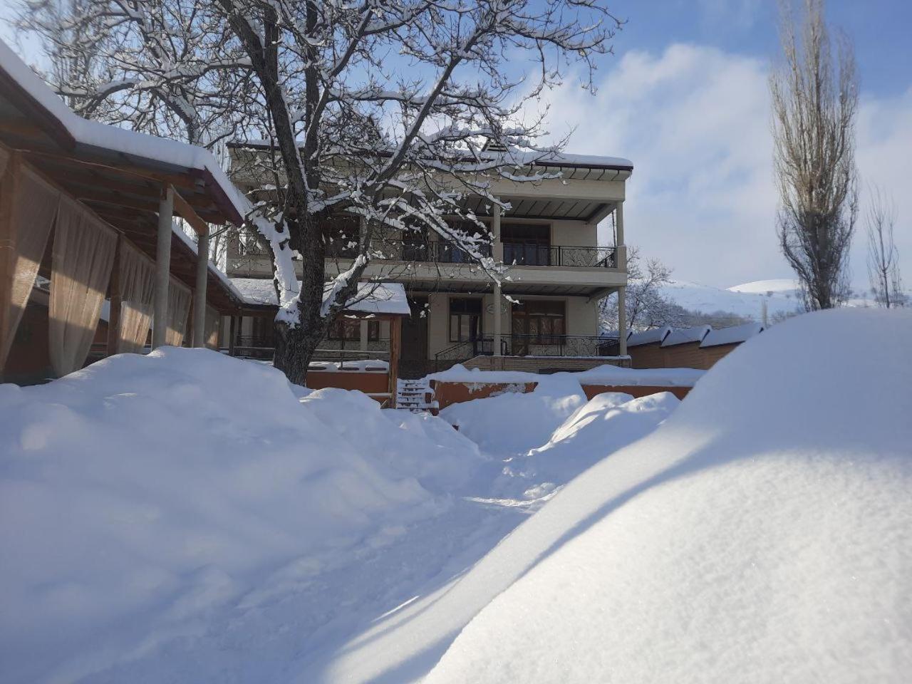 Зона Отдых Apachi В Горах Чимган Hotel Exterior foto